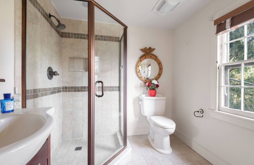 Putnam Valley Otro | Charming 3-bedroom farmhouse with WiFi, AC in enchanting Putnam Valley