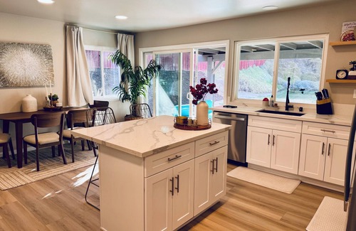 Valencia Casa | Charming 3-bedroom house with WiFi and AC in Santa Clarita