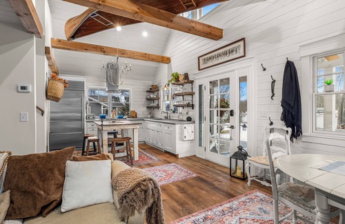 Schuylerville Otro | Charming 3-bedroom farmhouse water-front near Saratoga Springs