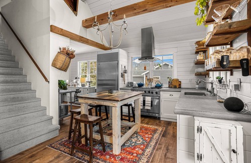 Schuylerville Otro | Charming 3-bedroom farmhouse water-front near Saratoga Springs