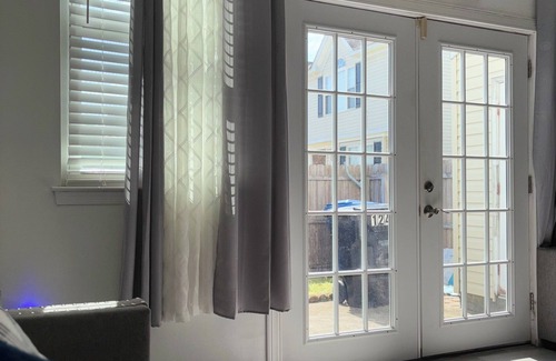 Virginia Beach Casa | Charming 3-bedroom townhome in fabulous Virginia Beach with WiFi, AC