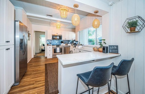 Downtown Dunedin Cabaña | Charming 3-bedroom/2-bath Cottage with Hot Tub Downtown Dunedin