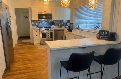 Downtown Dunedin Cabaña | Charming 3-bedroom/2-bath Cottage with Hot Tub Downtown Dunedin