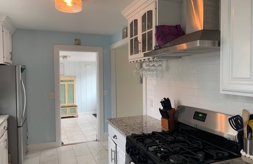 West Hyannisport Casa | CHARMING 3 BEDROOM, 2 BATH, PET FRIENDLY HOUSE-A/C-BEACH PASS INCLUDED