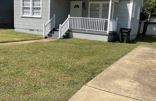 Forest Lake Casa | Charming 3-bedroom and 2 bath house with AC and WiFi in Tuscaloosa.