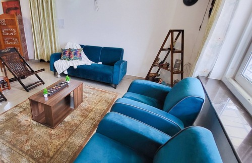 Vasant Kunj Apartamento | Charming 3-bedroom apartment with WiFi, AC in vibrant New Delhi