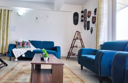 Vasant Kunj Apartamento | Charming 3-bedroom apartment with WiFi, AC in vibrant New Delhi