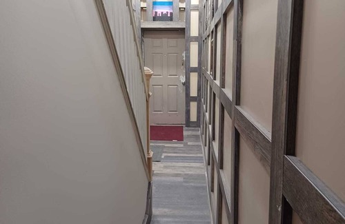 Glassport Apartamento | Charming 3-bedroom apartment with AC, WiFi in Glassport, PA