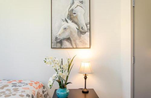 East Village Apartamento | Charming 3 Bedroom Apartment with Pool Near San Diego Convention Center