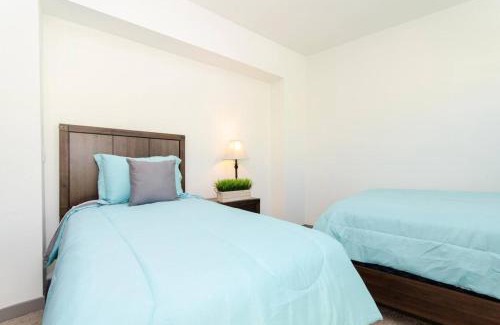 East Village Apartamento | Charming 3 Bedroom Apartment with Pool Near San Diego Convention Center
