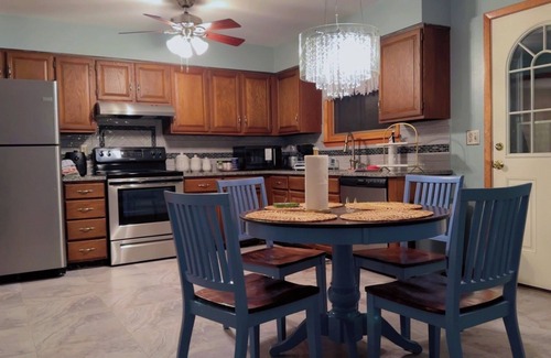 McKownville Apartamento | Charming 3-bedroom house with WiFi and AC in serene Albany