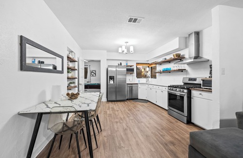 Hyde Park Casa | Charming 3-bedroom apartment with WiFi and AC in pleasant Bentwood Austin