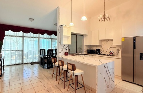 Ticuantepe Casa | Charming 3-bedroom Black & White house in peaceful Ticuantepe with AC