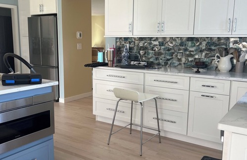 Laurel Casa | Charming 3-bedroom bay front home totally renovated jacuzzi, fireplace & sunroom