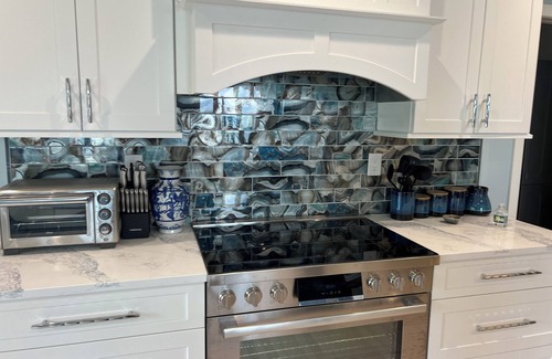 Laurel Casa | Charming 3-bedroom bay front home totally renovated jacuzzi, fireplace & sunroom