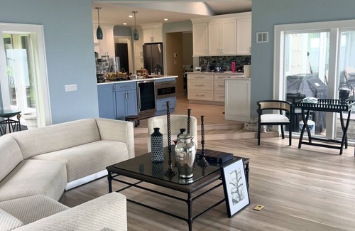 Laurel Casa | Charming 3-bedroom bay front home totally renovated jacuzzi, fireplace & sunroom