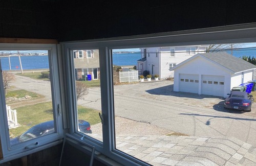 Groton Long Point Cabaña | Charming 3-bedroom beach cottage on Groton Long Point with water views
