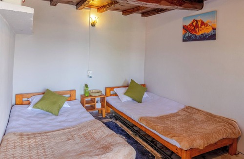 Pokhara Cama Y Desayuno | Charming 3-bedroom bed & breakfast in lovely Pokhara with best lake view.