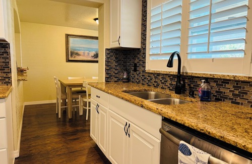 Edgewater Casa | Charming 3-bedroom bungalow with 2 single kayaks in Edgewater
