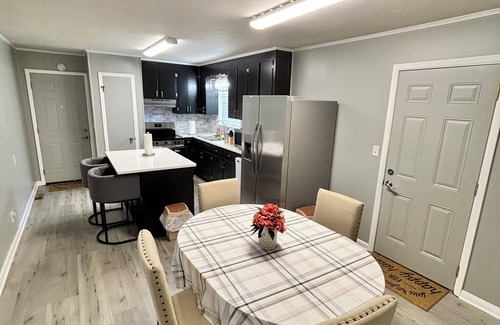 Cuthbert Casa | Charming 3-bedroom building with WiFi, AC, Garage and porch in tranquil Cuthbert