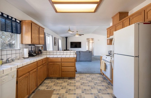 Coarsegold Cabina | Charming 3-bedroom cabin near Yosemite w/ WiFi and Pool Table