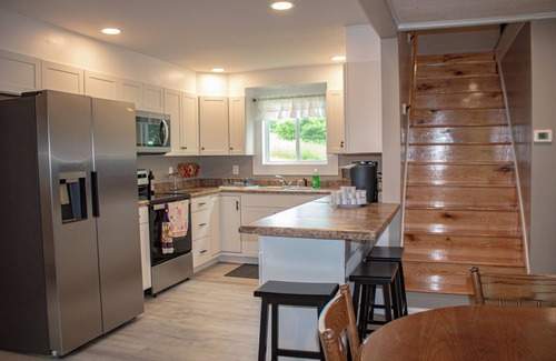 Bluff Point Cabaña | Charming 3-bedroom cottage in lovely Keuka Park- Family friendly