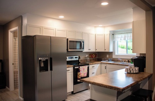 Bluff Point Cabaña | Charming 3-bedroom cottage in lovely Keuka Park- Family friendly