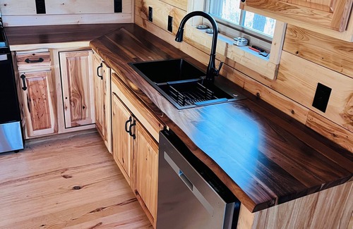 Tullahoma Cabina | Charming 3-bedroom cabin with WiFi, in Tullahoma out at Tim’s Ford Lake.