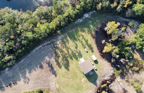 Lucedale Cabina | Charming 3-bedroom cabin with WiFi, AC on Escatawpa River in Lucedale MS