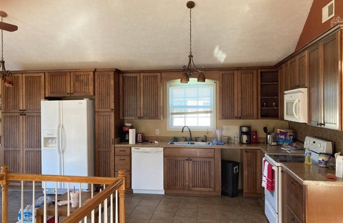 Counce Casa | Charming 3-bedroom cabin with AC, WiFi near Savannah river. Picwick campground