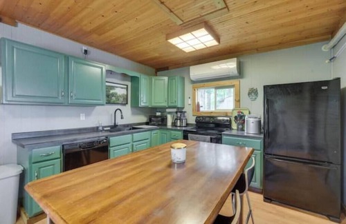 Webster Cabina | Charming 3-bedroom cabin with AC and WiFi in tranquil Webster