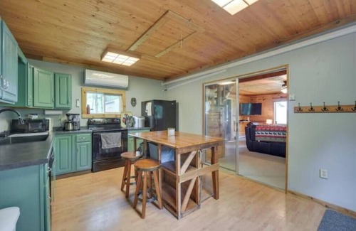 Webster Cabina | Charming 3-bedroom cabin with AC and WiFi in tranquil Webster