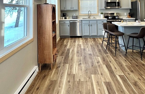 Dent Cabina | Charming 3-bedroom cabin right on the sandy shore of beautiful Star Lake.