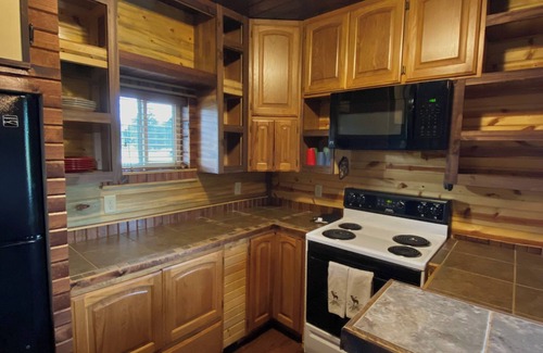 Custer Cabina | Charming 3-bedroom cabin in delightful Custer with views of Black Elk Peak!