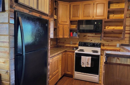 Custer Cabina | Charming 3-bedroom cabin in delightful Custer with views of Black Elk Peak!