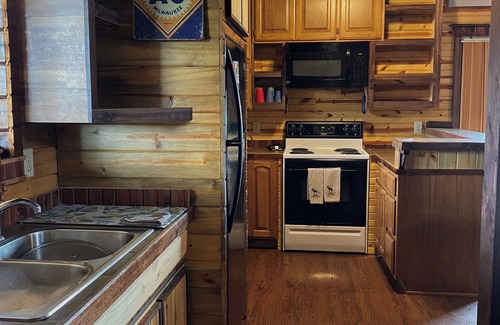 Custer Cabina | Charming 3-bedroom cabin in delightful Custer with views of Black Elk Peak!