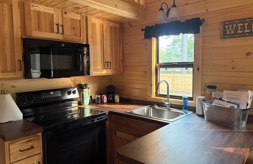 Gwinn Cabina | Charming 3-bedroom cabin in Gwinn - Pet Friendly - Snowmobile & ATV Trailhead