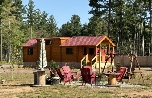 Gwinn Cabina | Charming 3-bedroom cabin in Gwinn - Pet Friendly - Snowmobile & ATV Trailhead