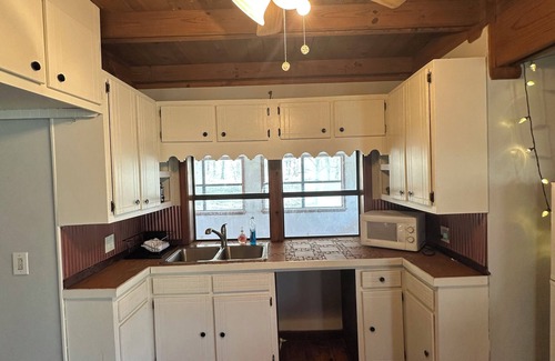 Fox Cabina | Charming 3-bedroom cabin with AC and WiFi in Fox, AR