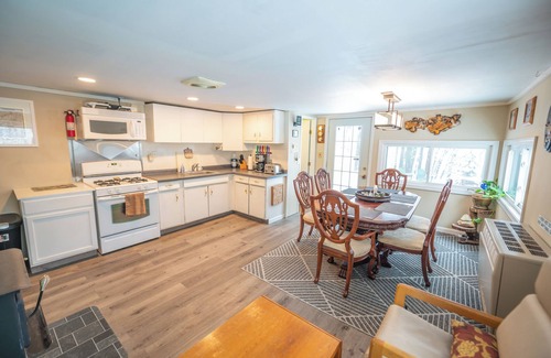 Wardsboro Chalet De Esquí | Charming 3+ bedroom chalet with Hot Tub, WiFi, AC in lovely Wardsboro