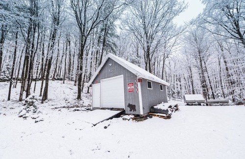 Wardsboro Chalet De Esquí | Charming 3+ bedroom chalet with Hot Tub, WiFi, AC in lovely Wardsboro