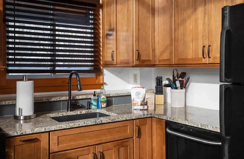 Stratton and Bromley Ski Areas Chalet De Esquí | Charming 3-bedroom chalet with AC and WiFi in peaceful Winhall