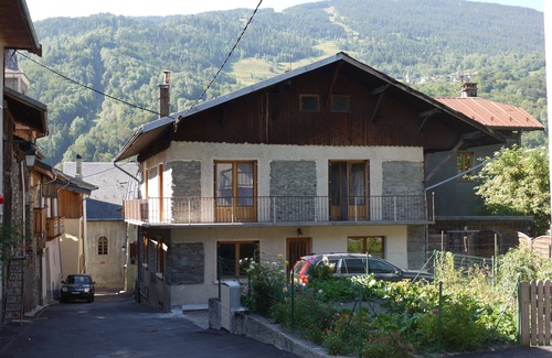 Bozel Chalet De Esquí | Charming 3-bedroom chalet in Bozel, two minutes from the HighStreet
