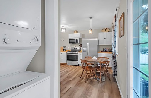 Enumclaw Cabaña | Charming 3-bedroom cottage in serene Enumclaw with AC