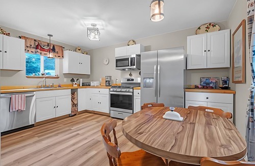 Enumclaw Cabaña | Charming 3-bedroom cottage in serene Enumclaw with AC