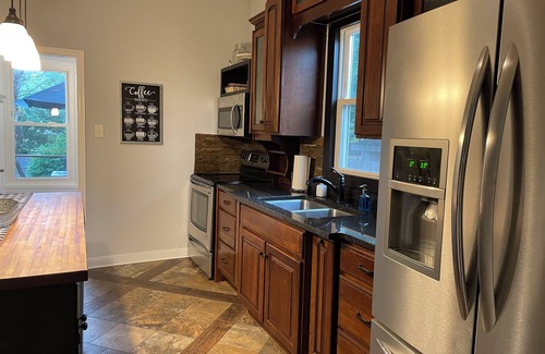 Eureka Casa | Charming 3-bedroom Cottage with AC, WiFi in lovely Eureka