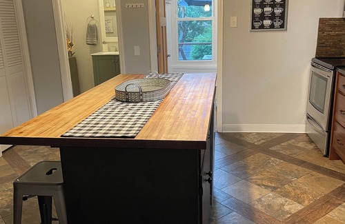 Eureka Casa | Charming 3-bedroom Cottage with AC, WiFi in lovely Eureka