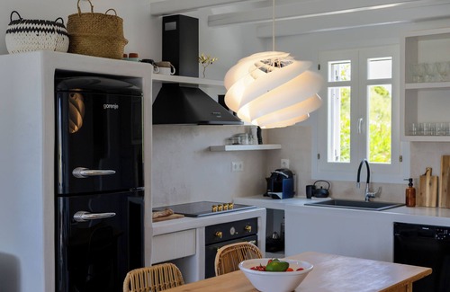 Naxos Cabaña | Charming 3-bedroom cottage in enchanting Plaka with WiFi, AC