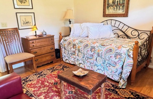 Metter Casa | Charming 3-bedroom country home in lovely Metter GA, near GSU and Savannah