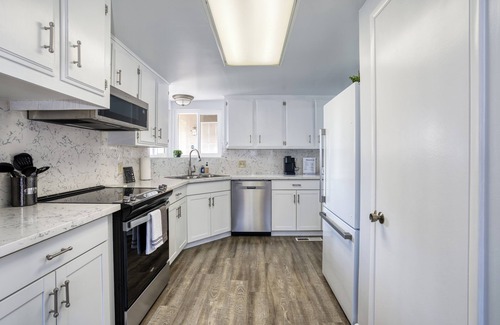 Raisin Casa | Charming 3-bedroom + Den house with AC and WiFi in awesome North Fresno.